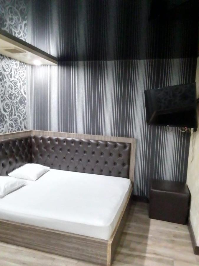 Planet Hotel Erevan Esterno foto