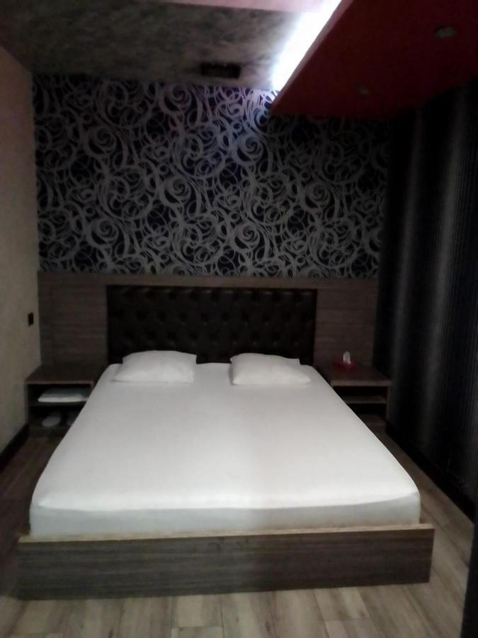 Planet Hotel Erevan Esterno foto