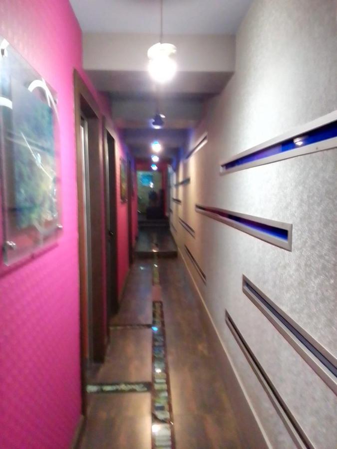 Planet Hotel Erevan Esterno foto