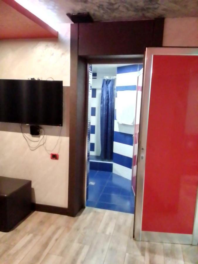 Planet Hotel Erevan Esterno foto