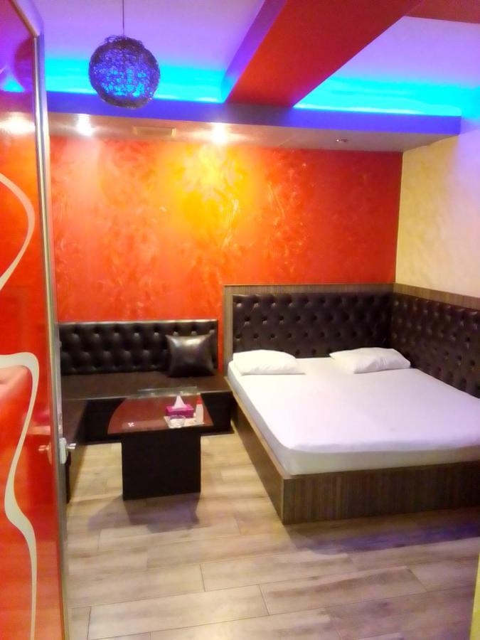 Planet Hotel Erevan Esterno foto