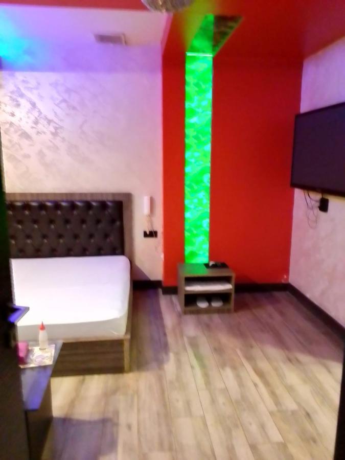 Planet Hotel Erevan Esterno foto